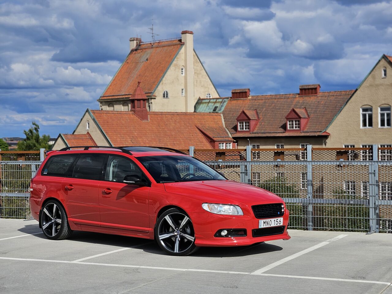 Volvo V70 2.5FT R Design Limited