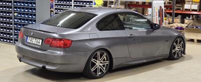 BMW 325ia Coup&eacute; E92