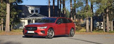 Volvo V60 T8 II R-design