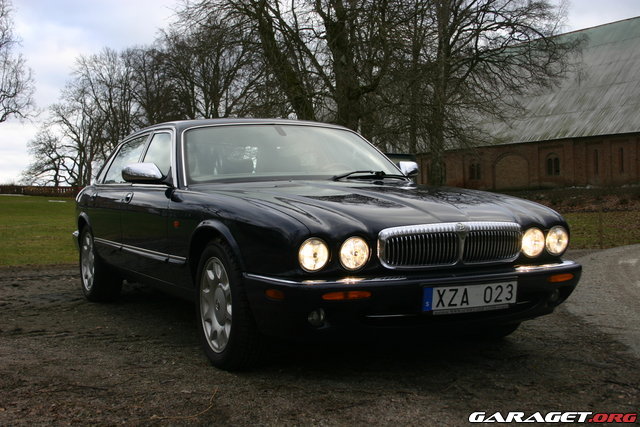 Jaguar daimler super v8