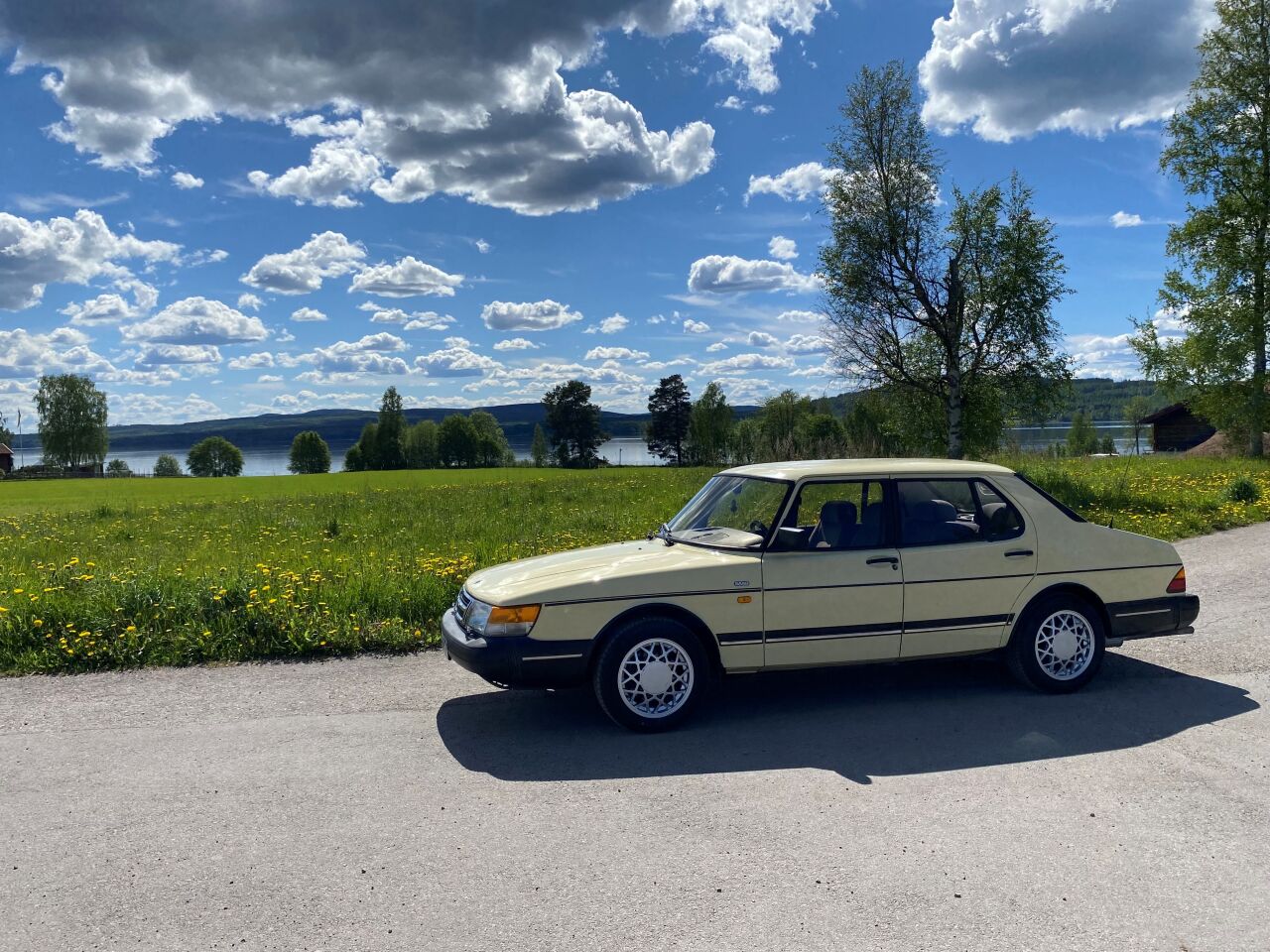 Saab 900i