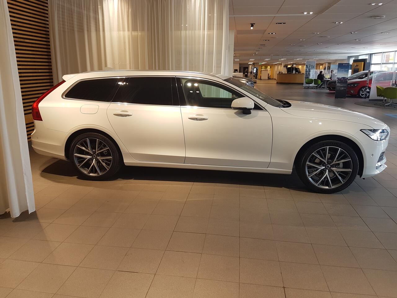 Volvo V90 D4