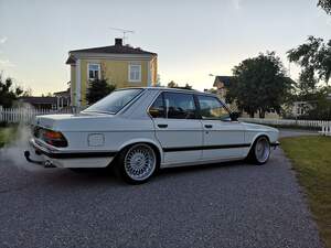 BMW E28 520