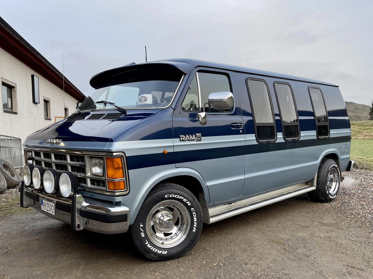 Dodge Van B250