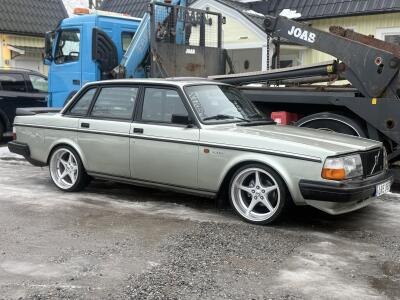 Volvo 240 GLT