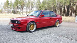 BMW 329iS