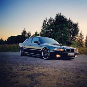 BMW E38 728ia