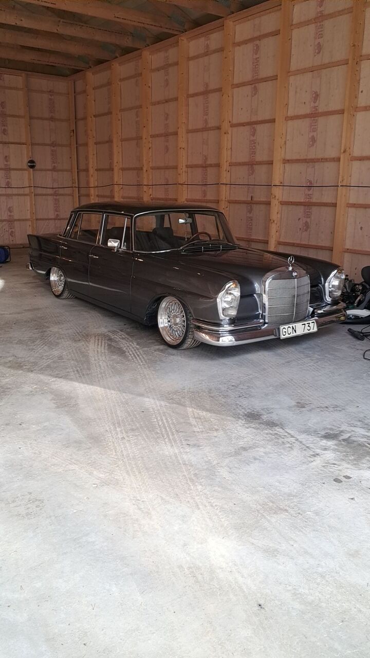 Mercedes / 111 220SE