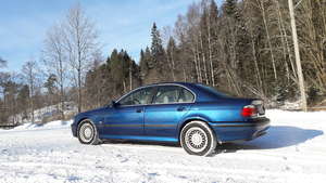 BMW 523iA Tiefseeblau Metallic