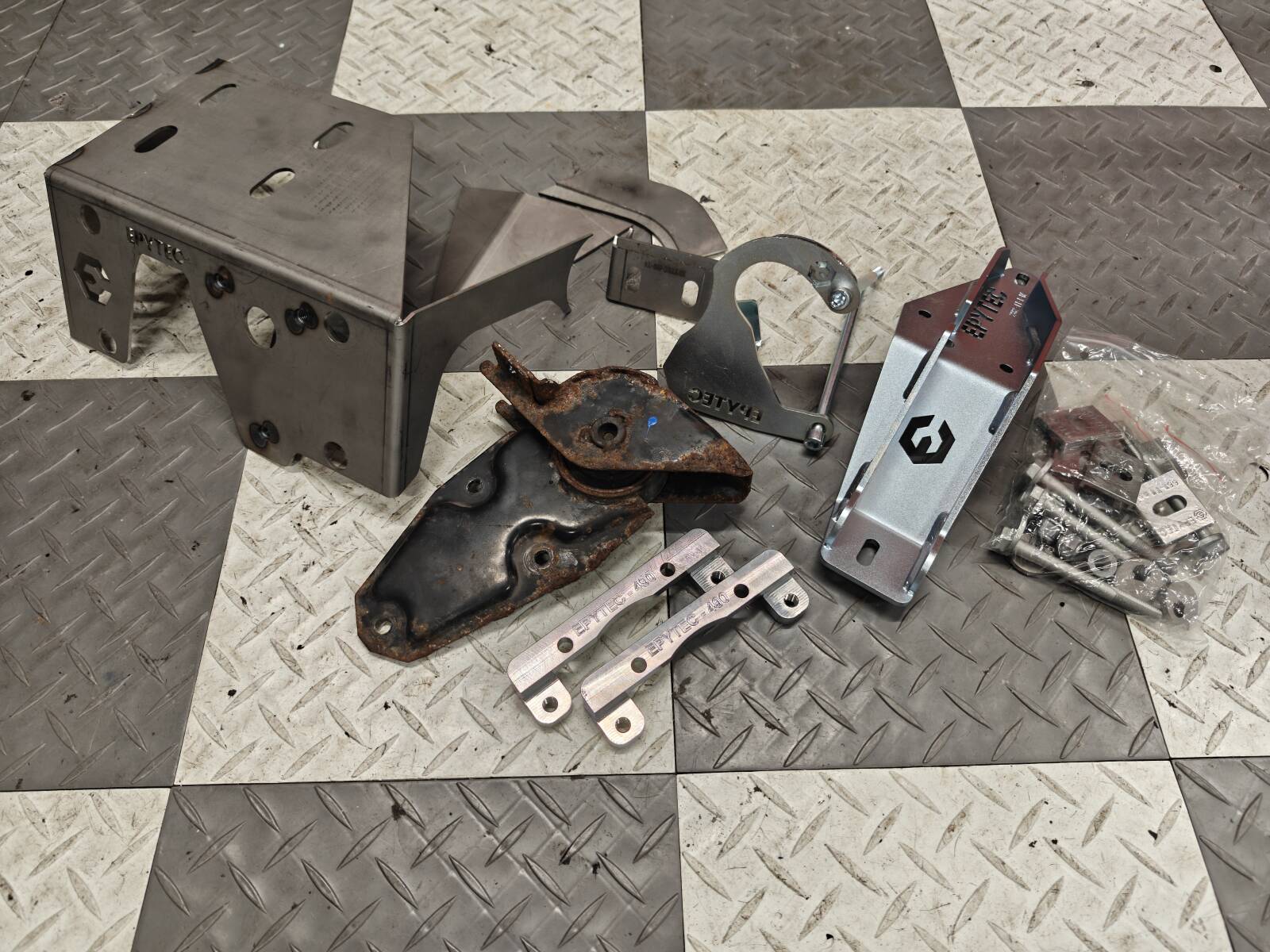 https://www1.garaget.org/gallery/images/107/106201/106201-862112963afec3e5730f29b5dce8ae98.jpg