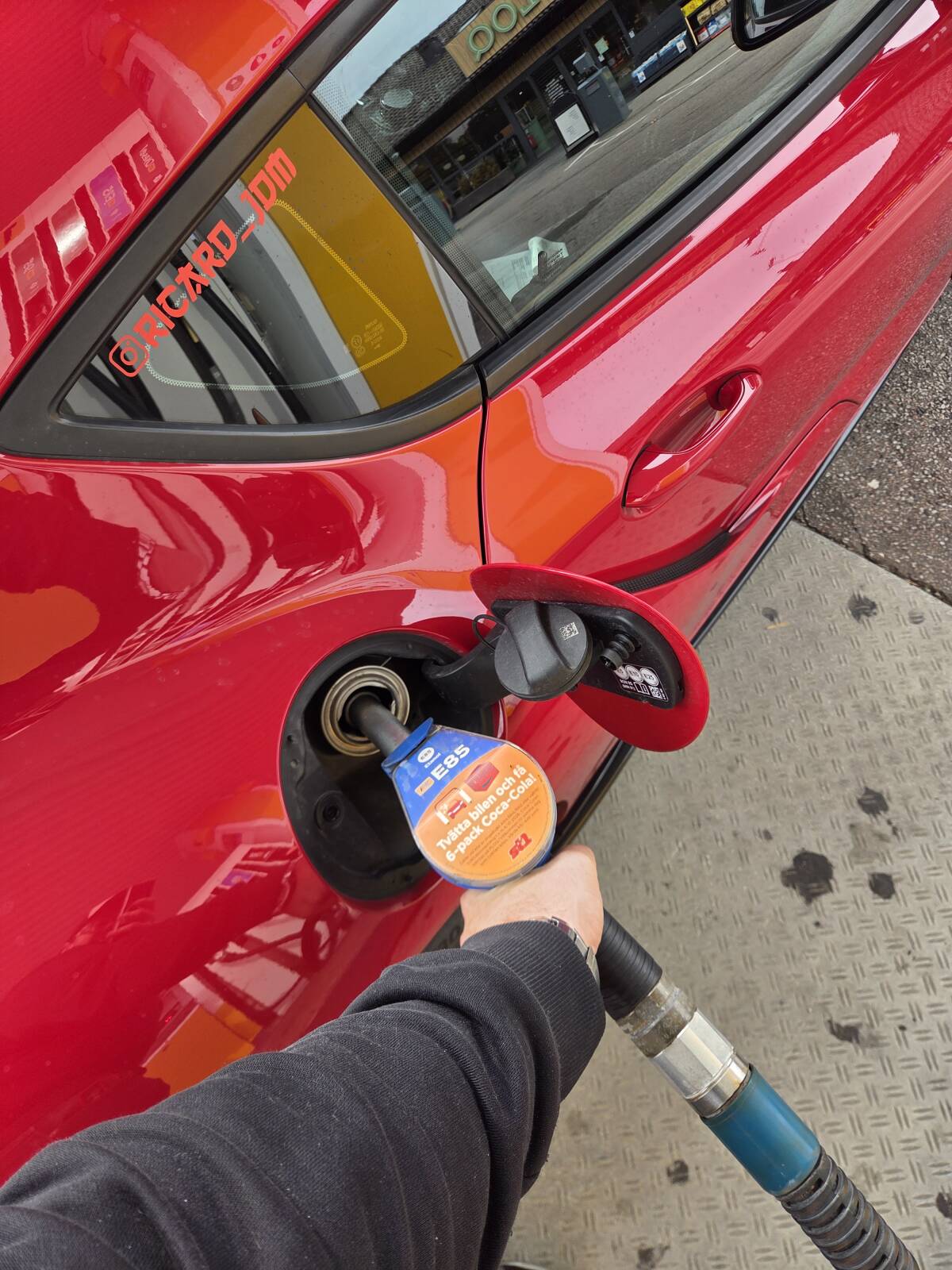 https://www1.garaget.org/gallery/images/181/180137/180137-a18d23d3b9887e0096c594f12fe4a433.jpg