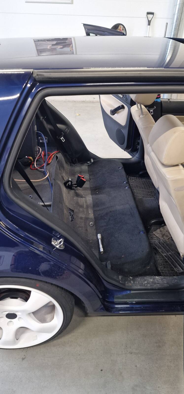 https://www1.garaget.org/gallery/images/200/199082/199082-0449f1d2688f0a159d94045952ac6ac2.jpg