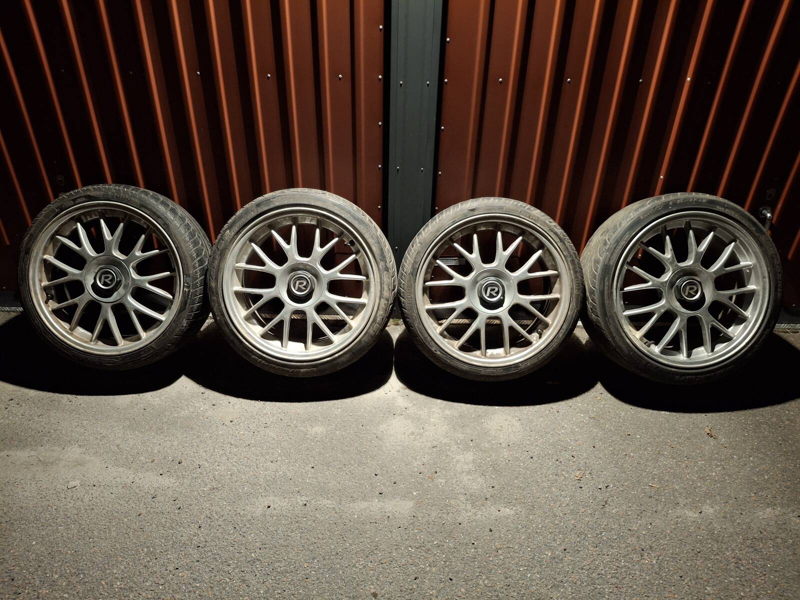 https://www1.garaget.org/gallery/images/219/218143/218143-09b2fefc8f80af4930a44b56f88d8c00.jpg