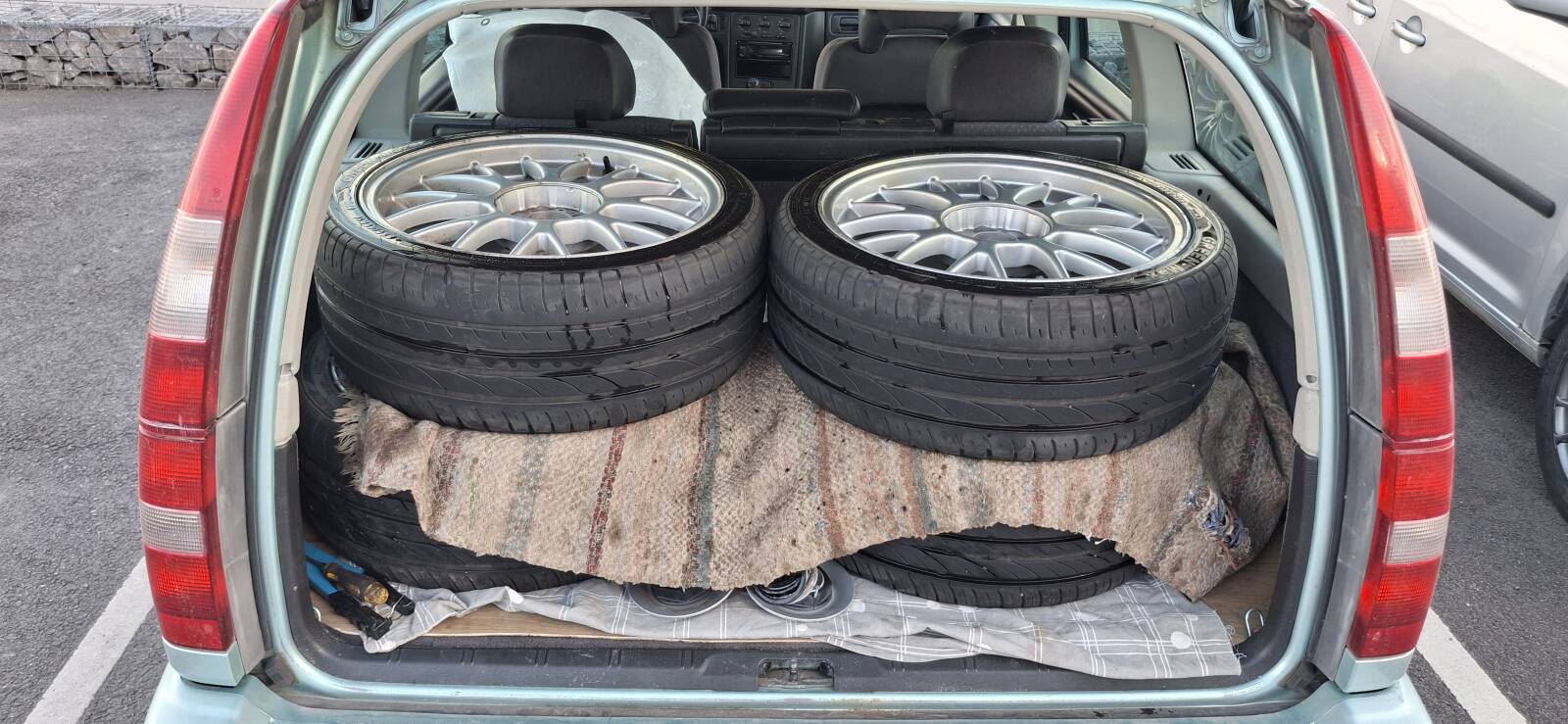 https://www1.garaget.org/gallery/images/219/218143/218143-5a2e2cafff3d951ee80c3d23e36b1d90.jpg