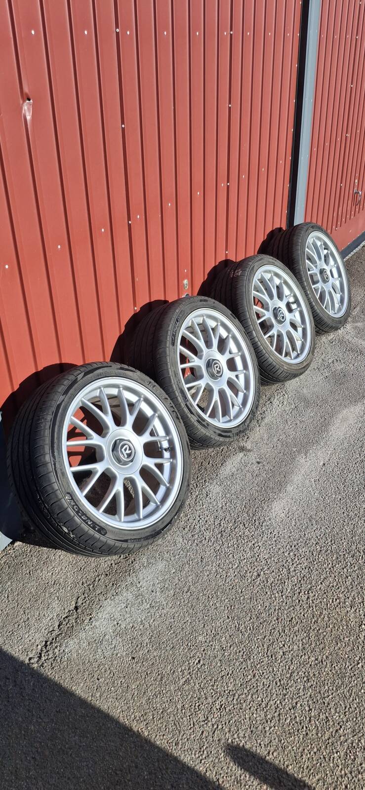 https://www1.garaget.org/gallery/images/219/218143/218143-721b00774cf993d38f4d93702932d84c.jpg